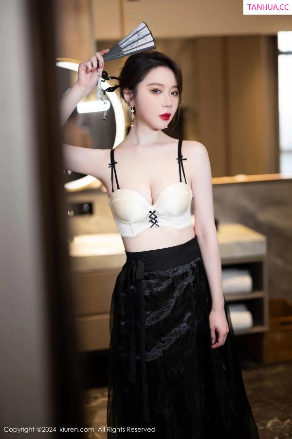 梦心玥  [XiuRen]高清写真图 2024.04.28 No.8465 梦心玥 修长美腿第8张图片